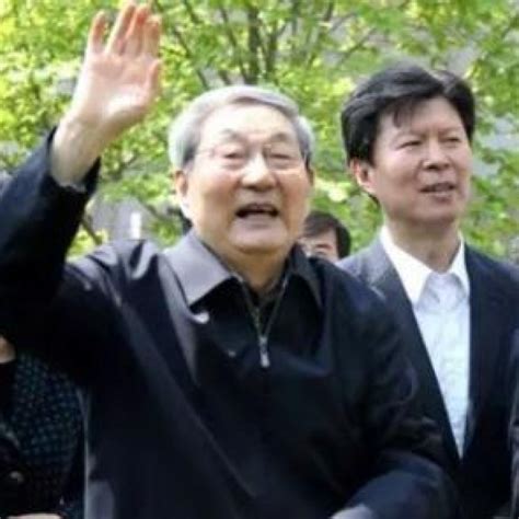 Former Chinese premier Zhu Rongji steps back into the spotlight at ...