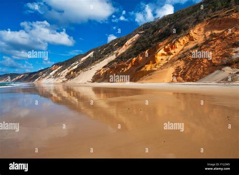 Coloured sand dunes at Rainbow Beach Stock Photo - Alamy