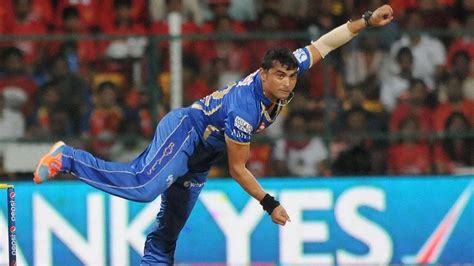 When Pravin Tambe Recorded A Two Ball Hattrick In IPL