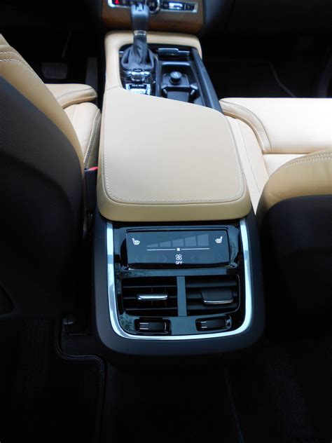 2017-volvo-xc90-t6-inscription-awd-interior-photos-6