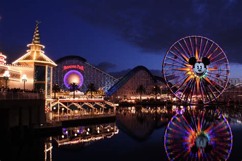 California Night Lights: 4K Ultra HD Amusement Park Wonderland