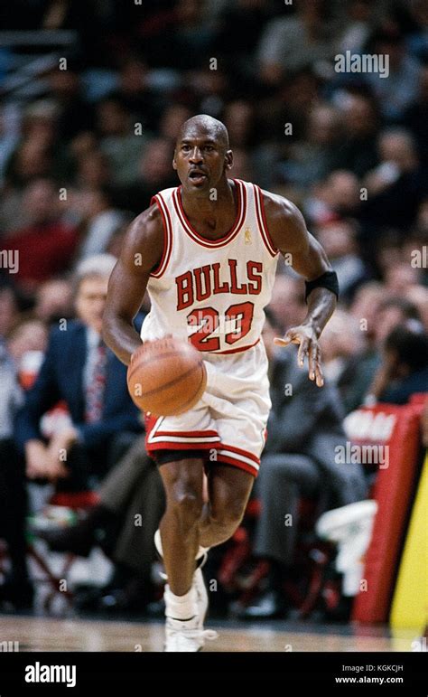 Michael Jordan competing for the NBA Chicago Bulls Stock Photo - Alamy