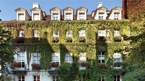 Le Pavillon de la Reine, Paris, France - Hotel Review | Condé Nast Traveler