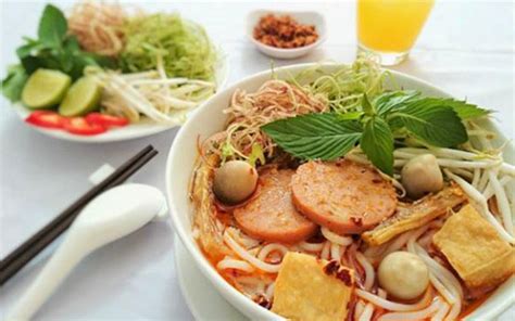 Cách nấu bún bò huế chay đậm đà khó cưỡng - Đào Tạo Bếp Trưởng