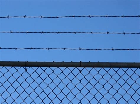 Barbed Wire Fence Pictures - Design Talk