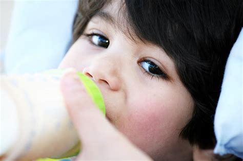 Secrets of Baby Behavior: Bottles at Bedtime for Older Babies and Childhood Obesity