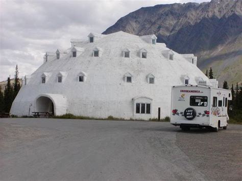 Can't believe it! My dream was to live in an igloo in Alaska...this is an actual house, now i ...