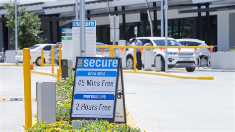 ‘Confusing’ parking at Queen St Village shopping centre divides Southport | The Courier Mail