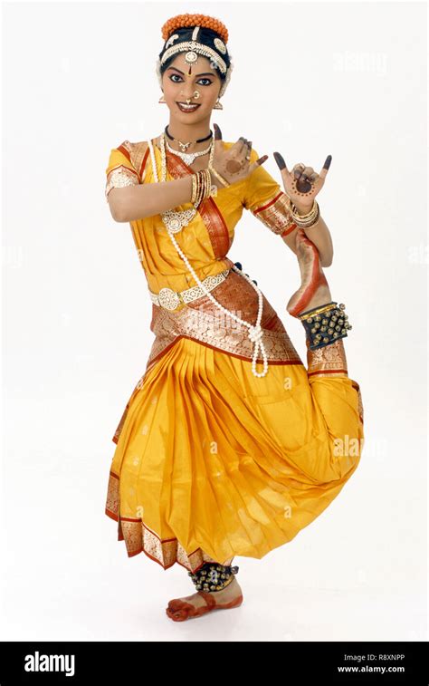 Kuchipudi dance hi-res stock photography and images - Alamy