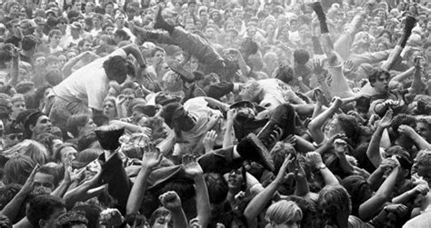 10 Tips for Better Mosh Pit Etiquette