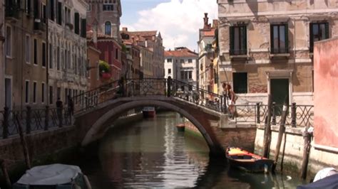 Venice Italy - Tour the Hidden Parts of Veneza Italia - YouTube