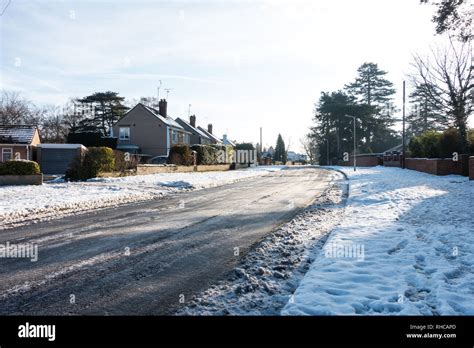 Reading, UK. 2nd Feb 2019. UK Weather: The morning has started cold ...