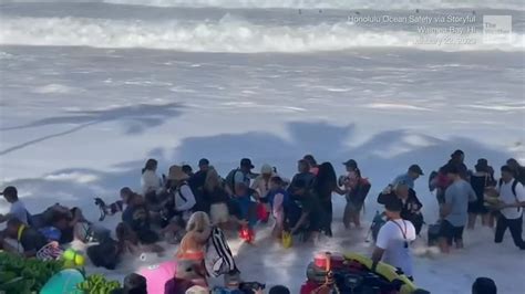 Large Waves Take Out Onlookers At Hawaii Surf Contest - Videos from The ...