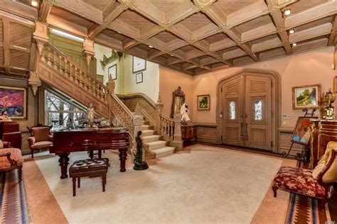 Historic Mansion Overlooking Oyster Bay Harbor Asks $16M