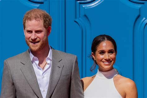 El Príncipe Harry viaja sin Meghan Markle a Balmoral para despedirse de Isabel II | Casa Real