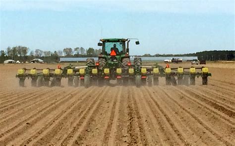 Corn planting with a tractor in Arkansas image - Free stock photo - Public Domain photo - CC0 Images