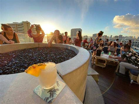 Nightclubs in Honolulu - 10 Best Nightclubs to Party Through the Night