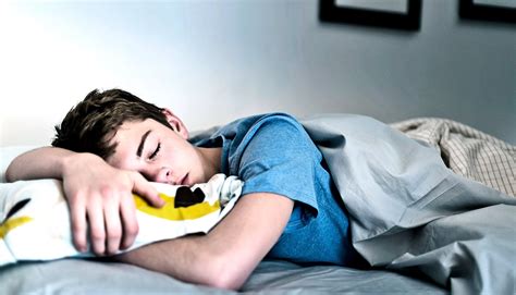 Great Facts: How bright flashes of light get teens more sleep