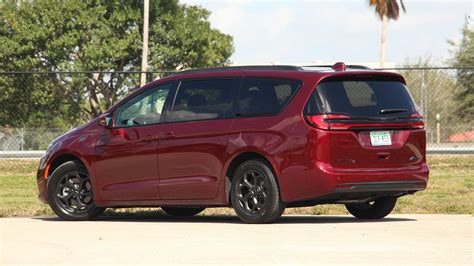 2021 Chrysler Pacifica Hybrid Review: Unplug And Play