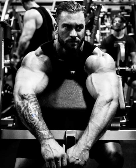 Chris bumstead looking absolutely brought up his arms’d : r/bodybuilding