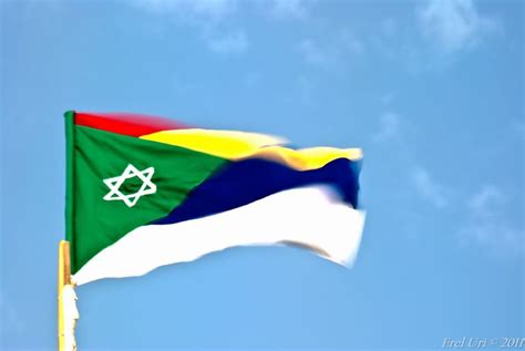 The Druze flag with a Star of David : r/vexillology