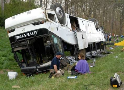 Alabama bus crash leaves 20 hospitalized - Houston Chronicle