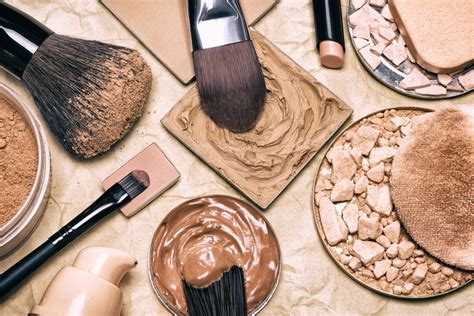 12 Best Natural, Organic & Non-Toxic Makeup Brands