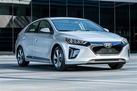 2017 Hyundai Ioniq Hybrid, Plug-In Hybrid, Electric Revealed