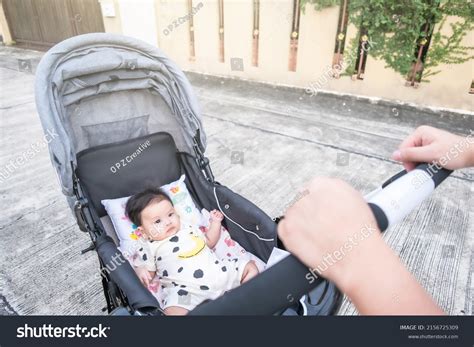 Asian Newborn Baby Kid Eye Contact Stock Photo 2156725309 | Shutterstock