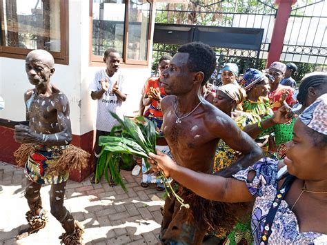 Just Conservation - Cameroon grants indigenous Baka more access to ...