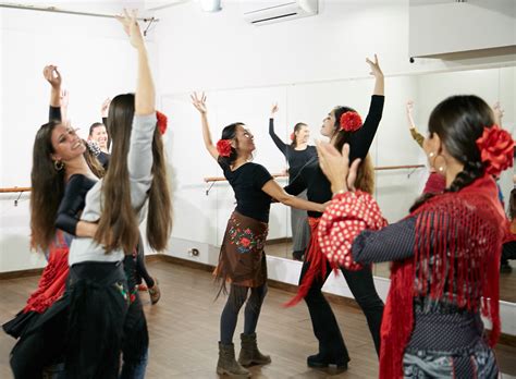 Aprender a bailar sevillanas-Escuela Lucero Cárdenas Barcelona