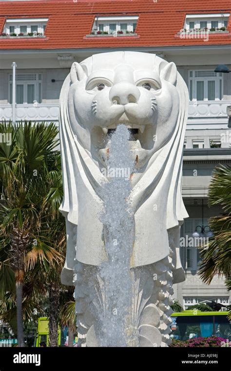 White sculpture Merlion fountain Singapore emblem Stock Photo - Alamy