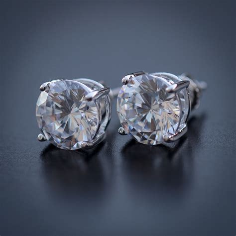 Men's Round Shape Diamond Stud Earrings