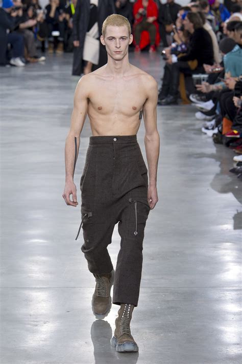 Rick Owens Fall 2018 Menswear Collection - Vogue | Rick owens menswear, Mens winter fashion ...