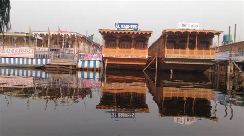 Houseboat-Dal Lake – The Common Man Speaks