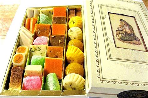 Classic Mix Indian Sweets, 2 Lbs Box, INDIAN MITHAI Gift Box #19471 ...