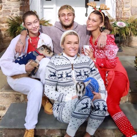 Photos from Yolanda Hadid and Her Kids' Cozy 2019 Christmas - E! Online - AU