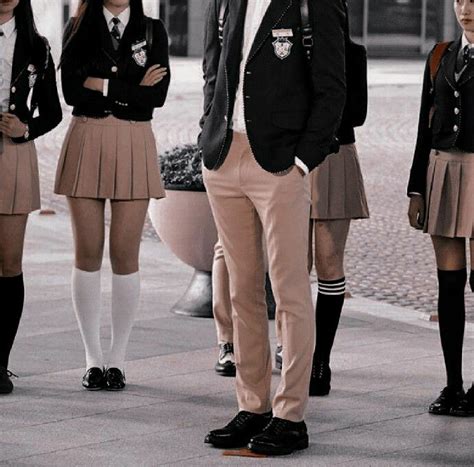 Pin on tv / gossip girl | School uniform outfits, School uniform ...