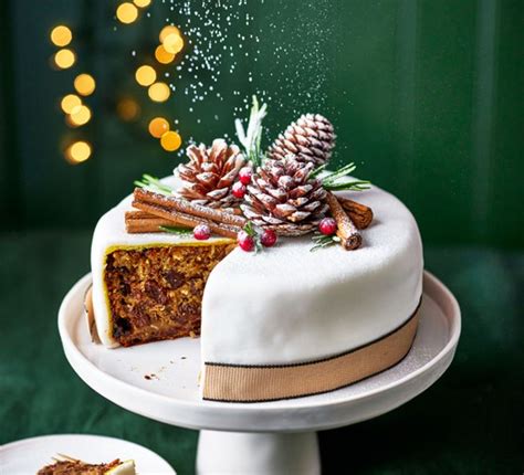 Vegan Christmas Cake Recipe | olivemagazine