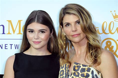 Lori Loughlin Young / Fuller House Lori Loughlin Confirms Aunt Becky S Return For The Full House ...