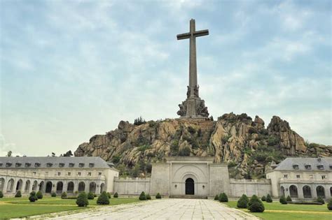 El Escorial & Basilica of the Valley 5-Hour Guided Tour | GetYourGuide