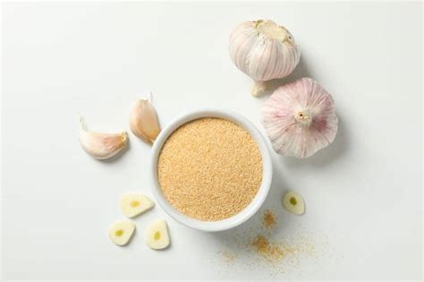 Substitute Garlic Powder for Minced Garlic (Complete Guide) - Substitute Cooking