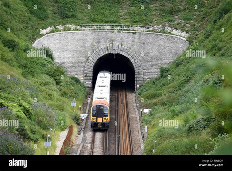 The Train in the Tunnel - campestre.al.gov.br