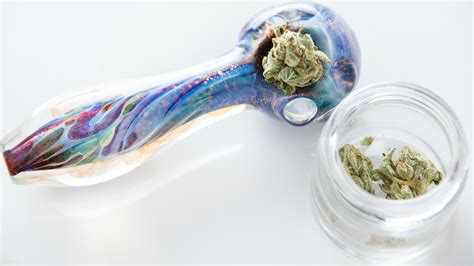 what to look for when buying a cannabis pipe • Mary Mart