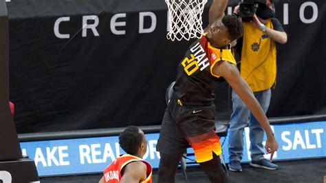 Onyeka Okongwu scores first NBA points in official debut with Hawks