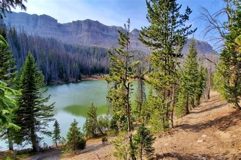 5 best Wyoming hikes to mountain lakes with amazing views ⛰ Wyoming ...