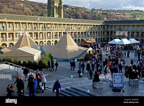 Halifax piece hall christmas hi-res stock photography and images - Alamy