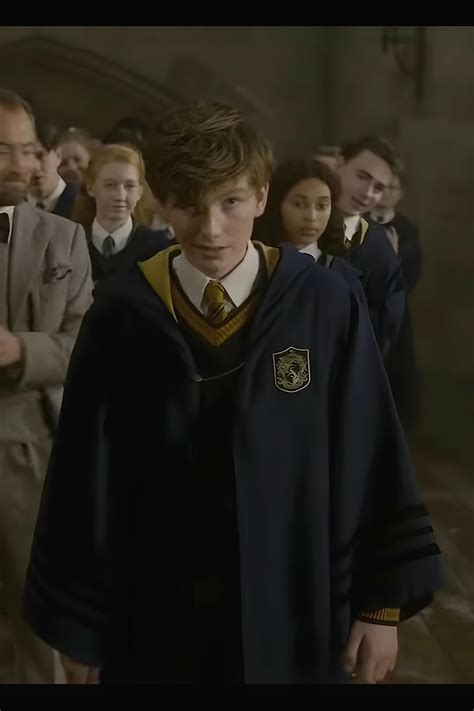 Which company made Hogwarts uniforms in this flashback scene from Fantastic Beasts? : r/harrypotter