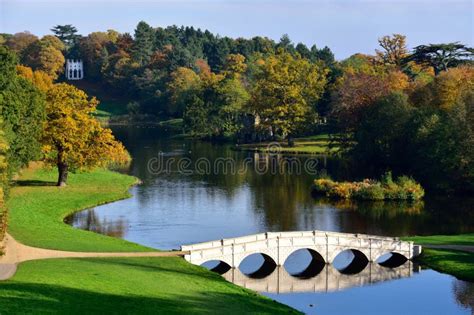 Autumn View in Painshill Park with the 5 Arch Bridge Stock Image - Image of trees, park: 156629545