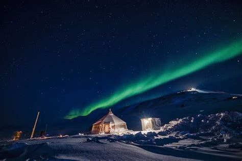 Longyearbyen: Northern Lights Evening with Dinner | GetYourGuide